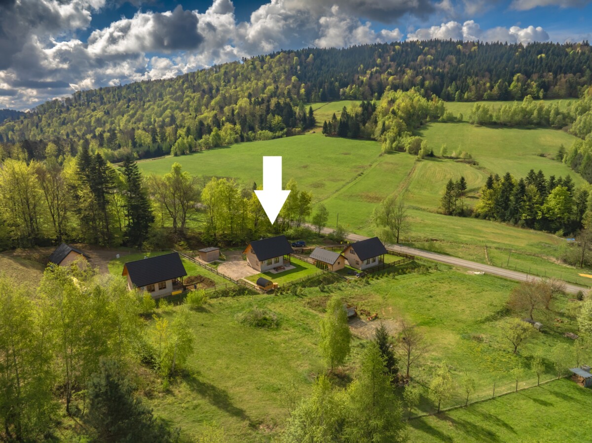 https://czarnad.pl/wp-content/uploads/2025/04/150-Dom-w-Czarnej-D-z-drona-©-Konrad-Rogozinski-2.jpg